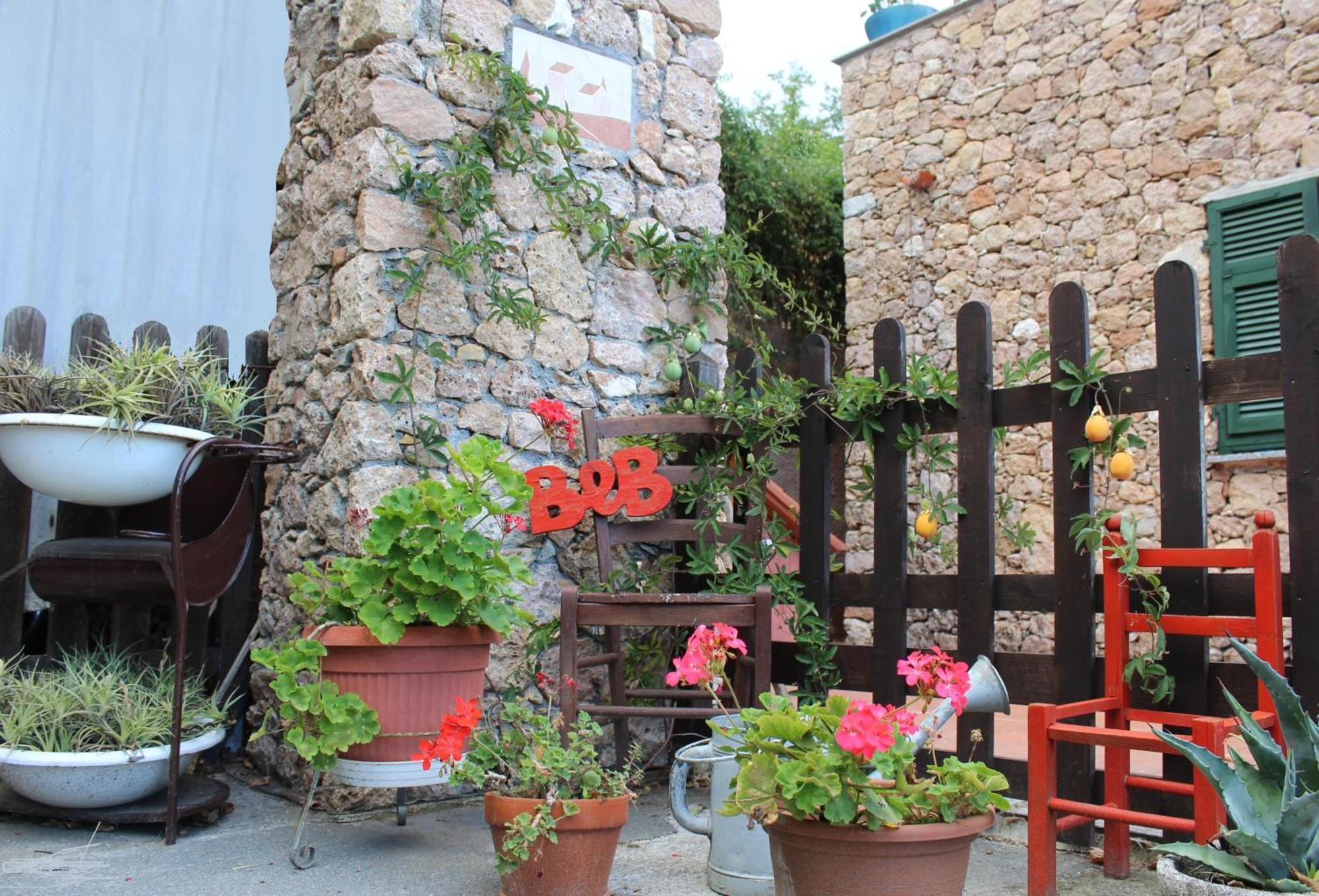 Bed and Breakfast Segni E Impronta Finale Ligure Exterior foto
